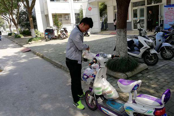 校園外賣配送成為大學生熱門創(chuàng)業(yè)選擇